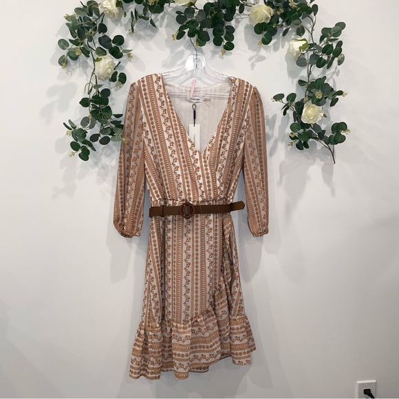 Elegant Beige Patterned Dress - Picture 4 of 8